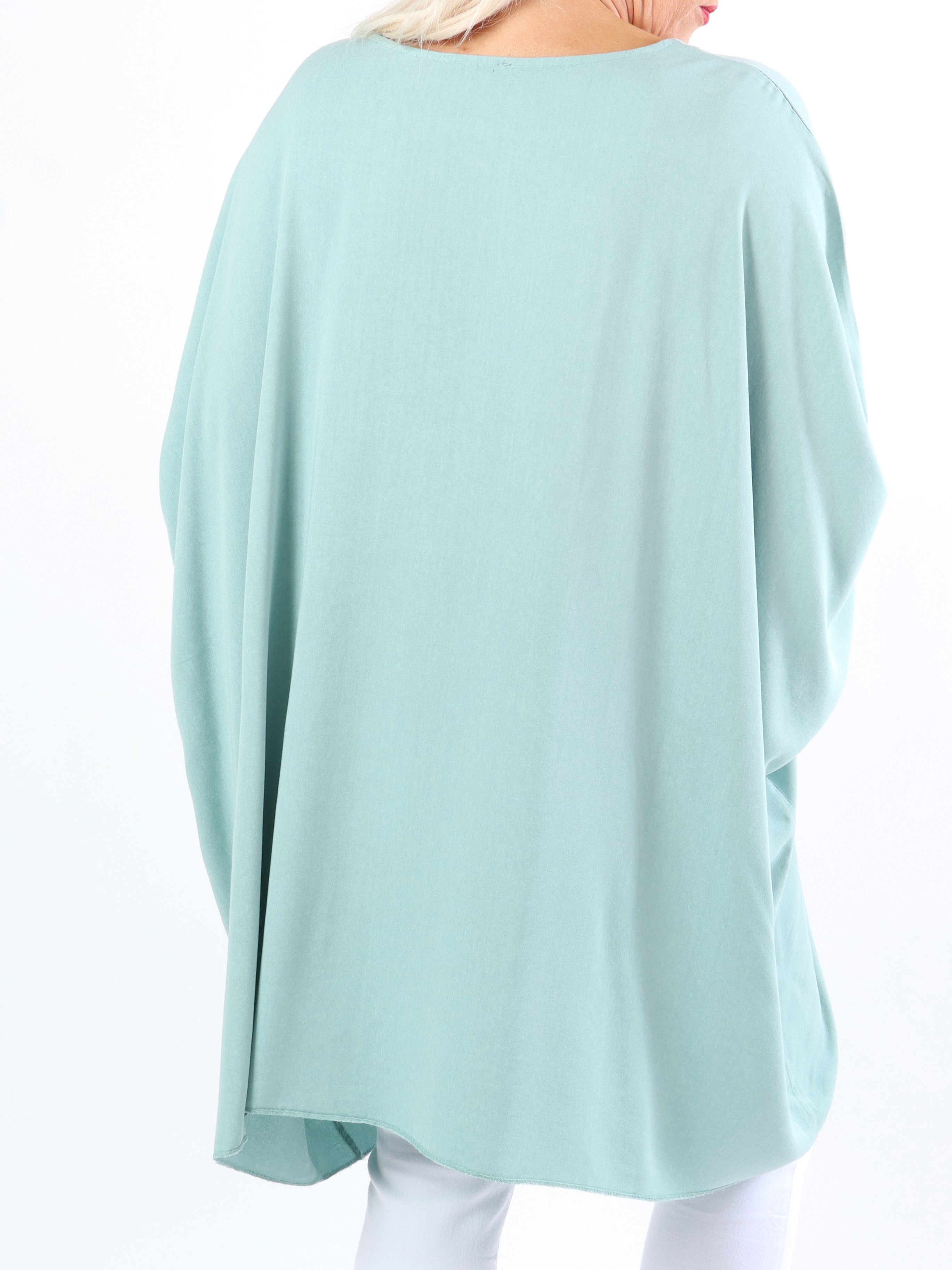 Flavia - Plus size t-shirt med silvertryck och fladdermusärmar